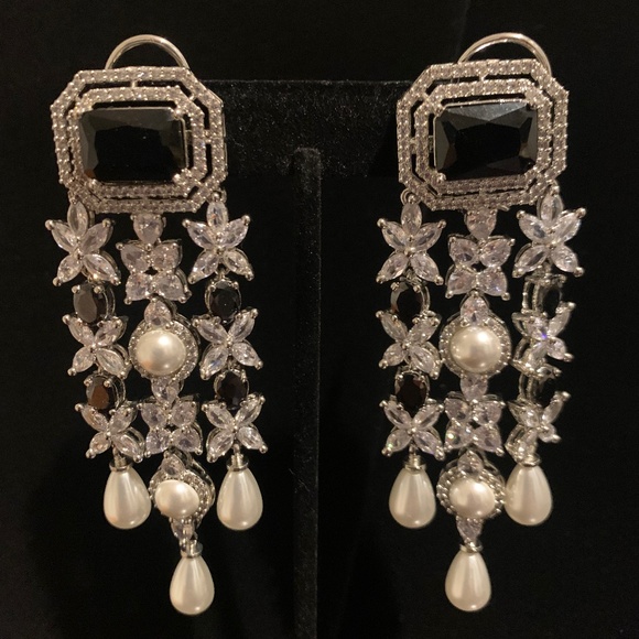 Lovely Chandelier earrings - Picture 1 of 3